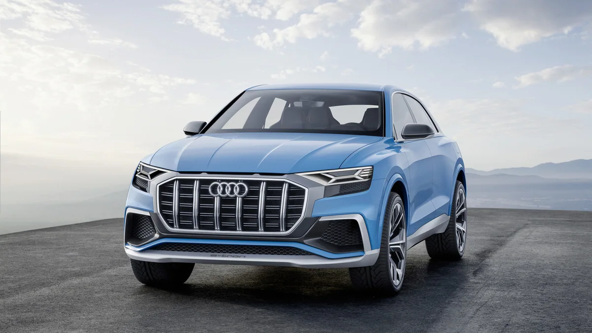 Audi q8 slide