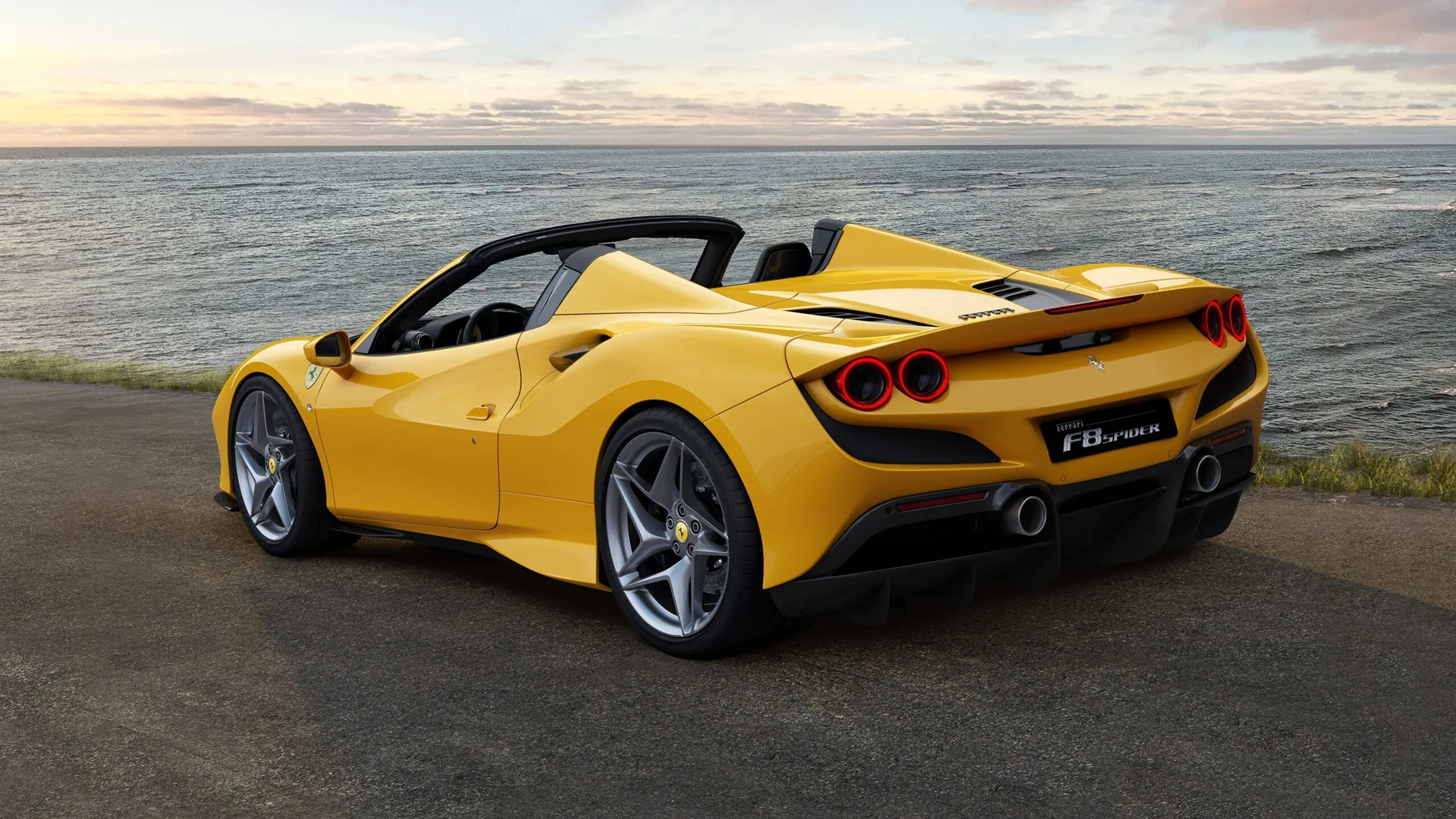 F8 spider sfondo scaled