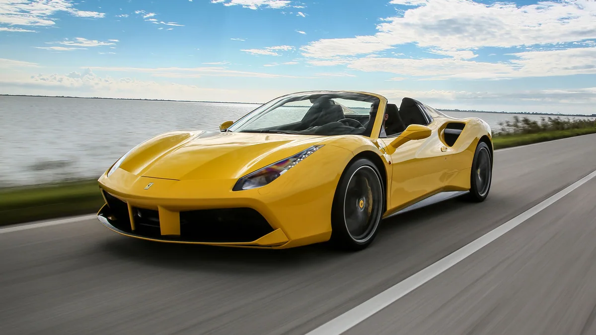 Ferrari 488 spider gialla
