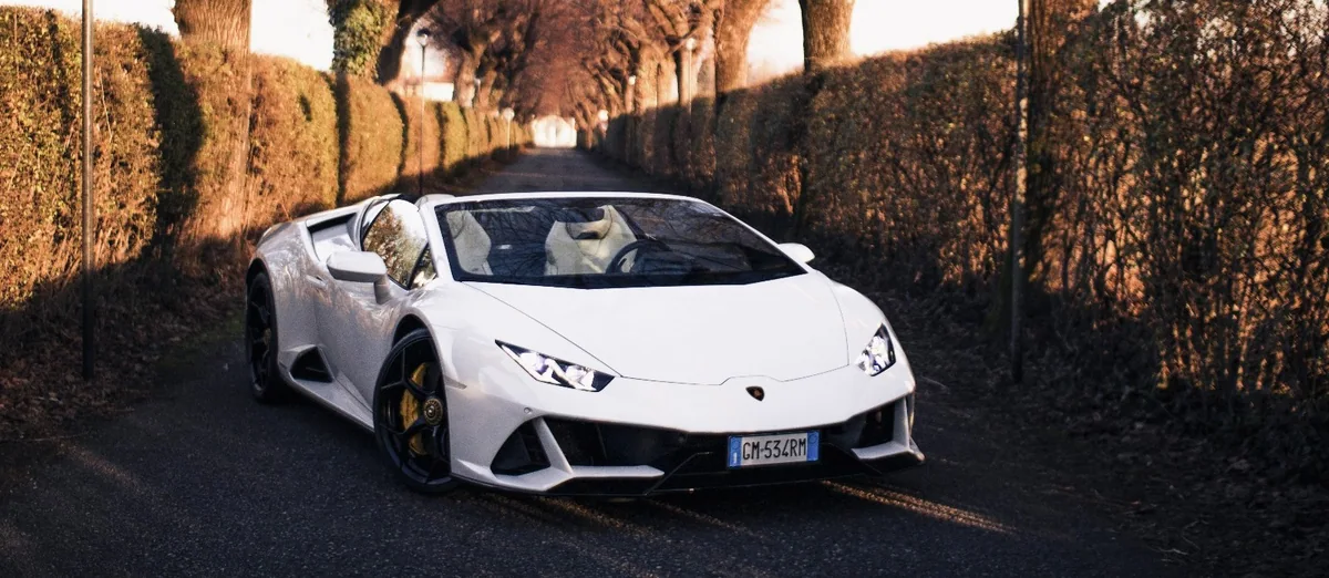 Noleggio lamborghini huracan evo spyder milano 1
