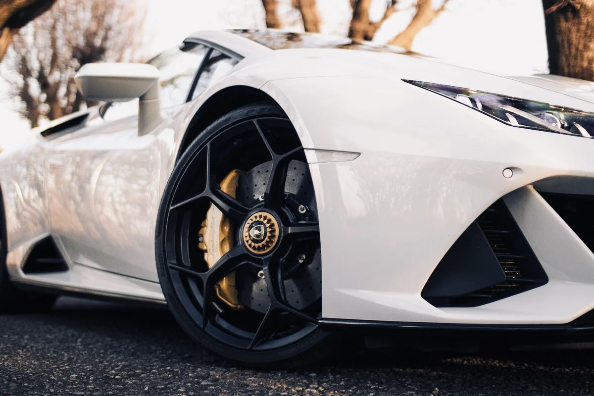 Noleggio lamborghini huracan evo spyder milano 2