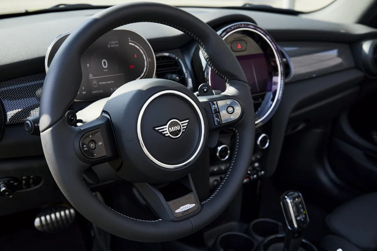 Noleggio mini cooper s cabrio milano 2