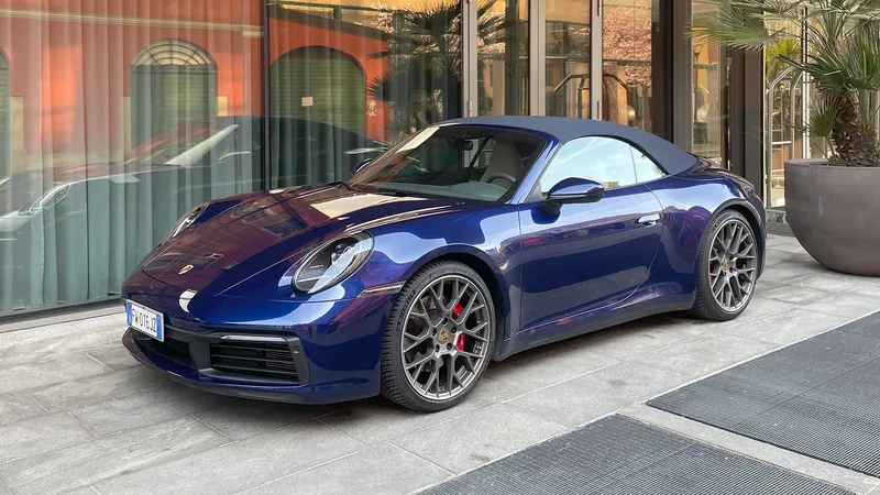 Porsche 992 4S Cabrio, vista laterale