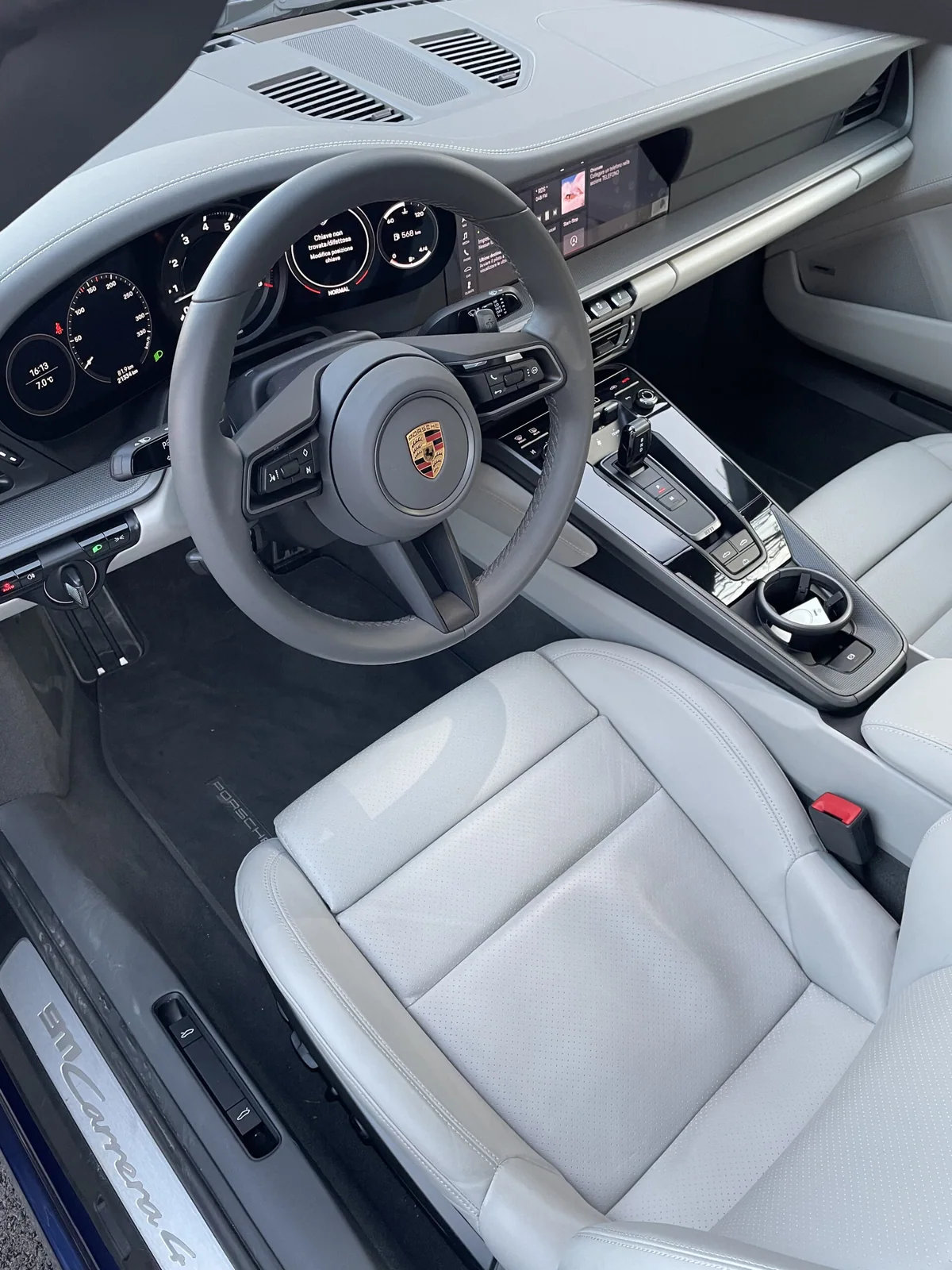Noleggio porsche 992 4s cabrio milano 3 scaled